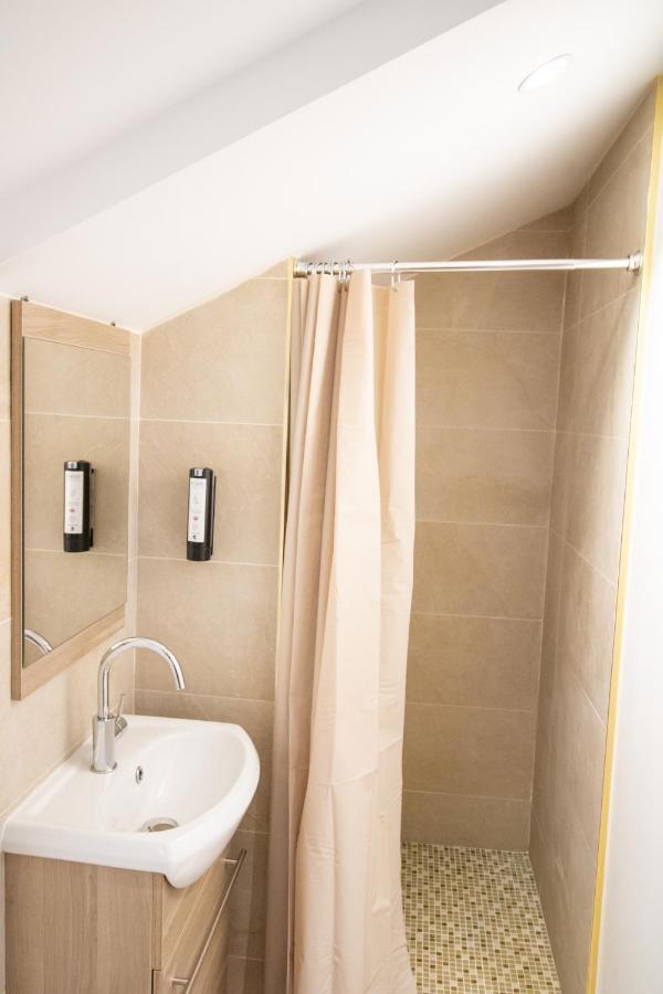 Les Rebelles Hotel Paris Luaran gambar